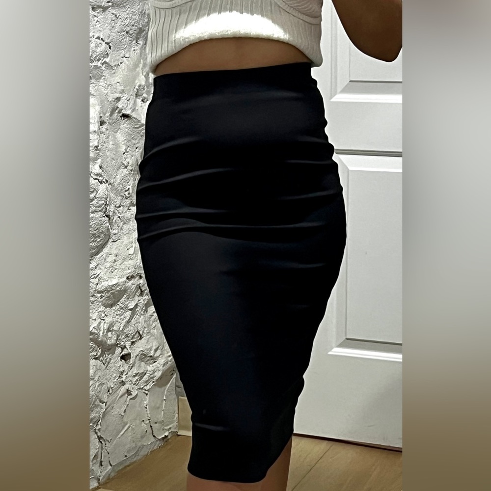 H&M Black Pencil Skirt // High Waisted // size US 2